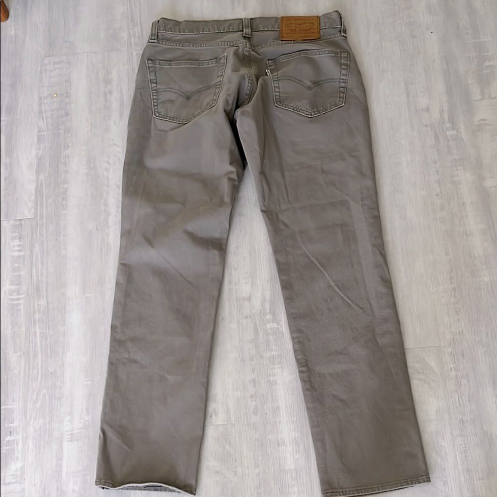 Women’s Levi lightwash Gray Jeans White Tab 30 x32 NWOT FINAL CLEARANCE PRICE